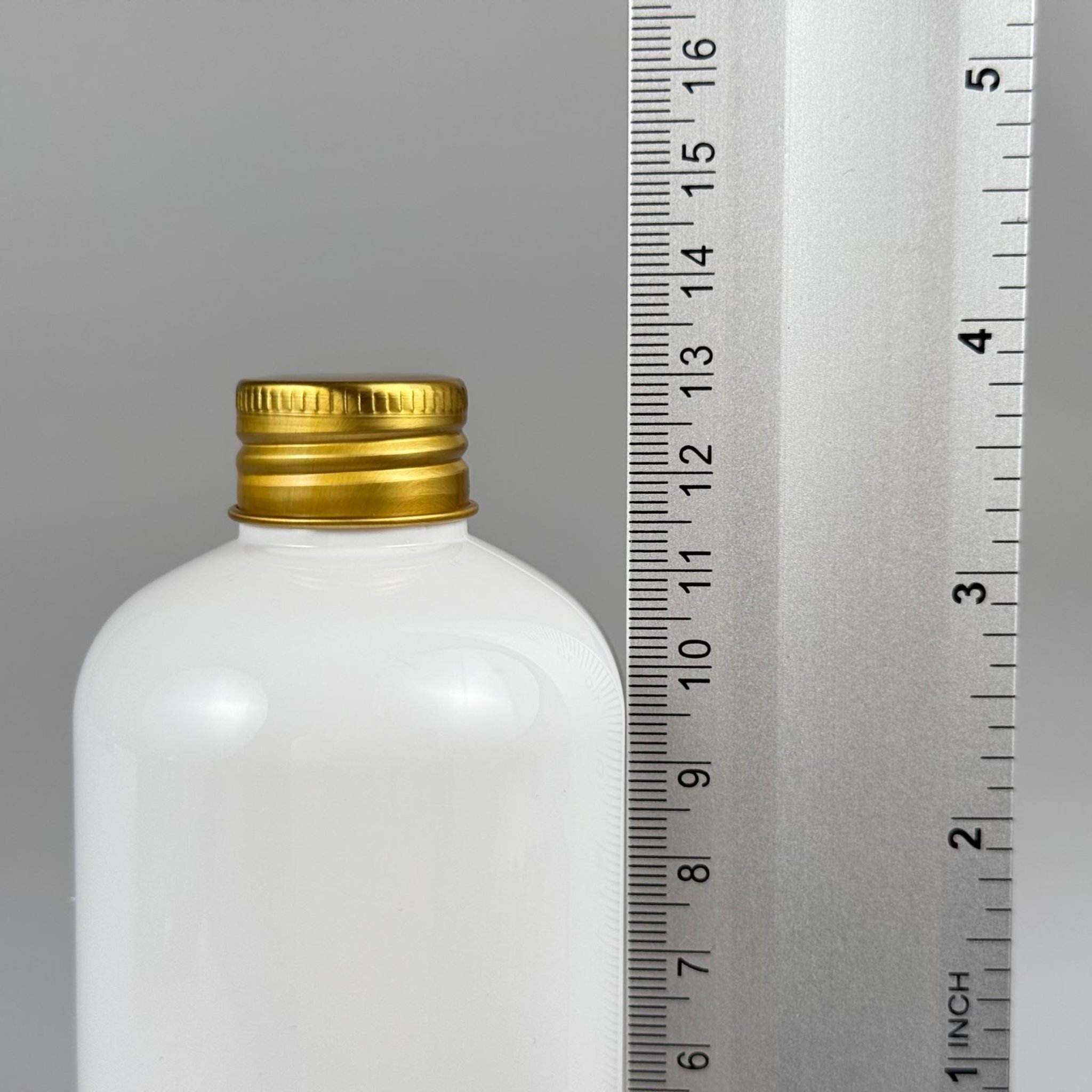 250 CC BEYAZ PLASTİK ŞİŞE ZEYNEP MODEL ( 24 AĞIZ ) + KÖPÜK CONTALI GOLD METAL ALÜMİNYUM KAPAKLI - 250 ML KAPAKLI BEYAZ TOMBUL PET ŞİŞELER